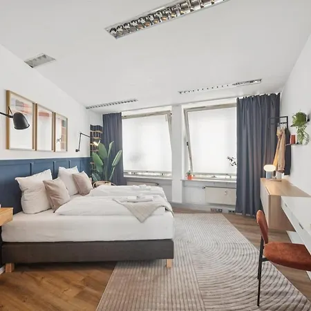 Koblenz-city Am Schloss - 10 Gaeste - Zachastay Apartmán Koblenc