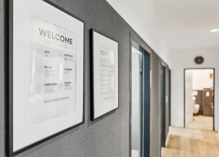 Koblenz-city Am Schloss - 10 Gaeste - Zachastay アパート