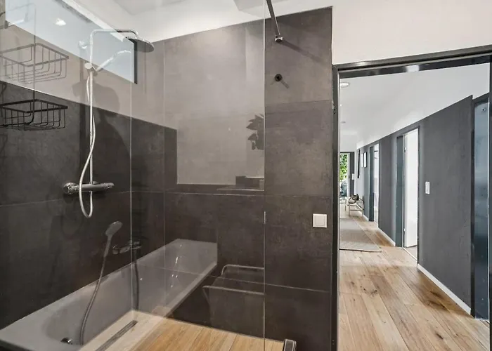 Koblenz-city Am Schloss - 10 Gaeste - Zachastay