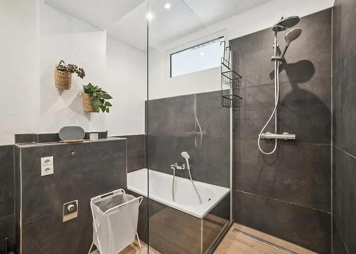 Koblenz-city Am Schloss - 10 Gaeste - Zachastay *