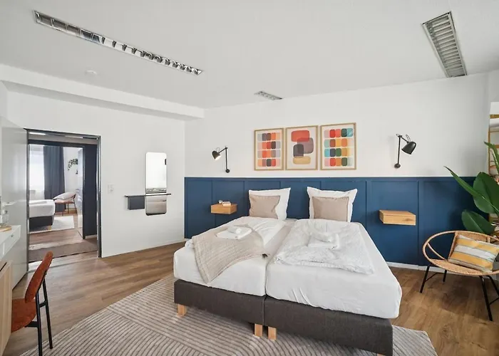 Koblenz-city Am Schloss - 10 Gaeste - Zachastay コブレンツ