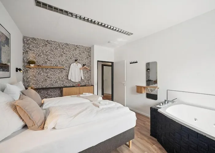 Koblenz-city Am Schloss - 10 Gaeste - Zachastay