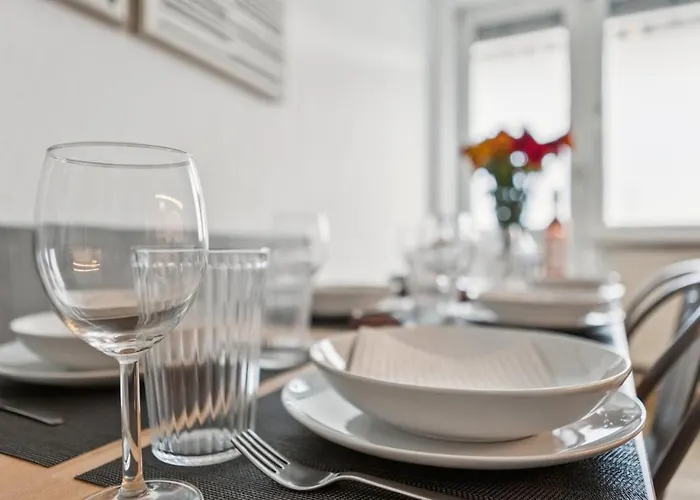 Koblenz-city Am Schloss - 10 Gaeste - Zachastay * コブレンツ